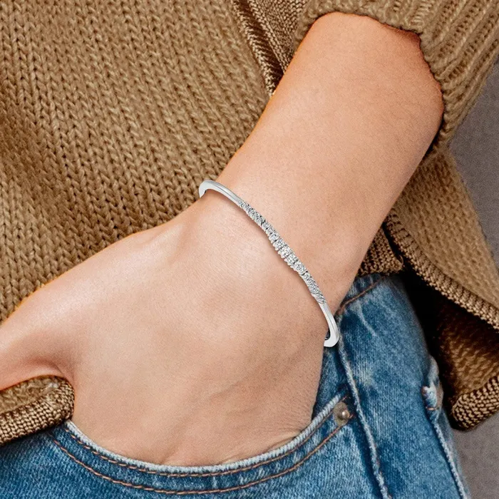 Bracelets goldiaca 14k White Gold Graduated Natural Diamond Bangle Bracelet